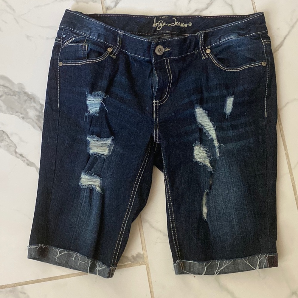 Ariya Jeans | Dark blue | designed & distressed | Laced|